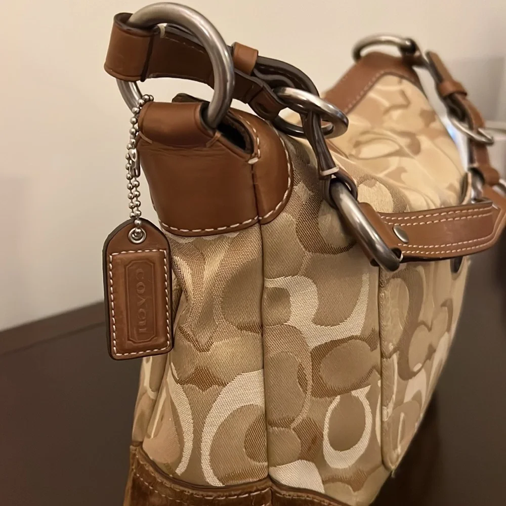 Coach - Picture 4 of 10